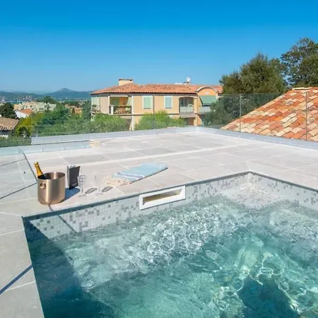 In Great Location - Saint-tropez !