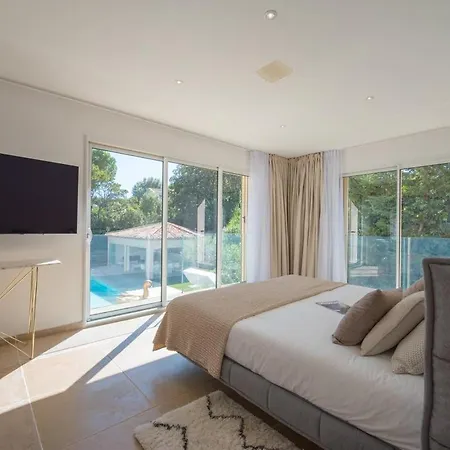 Villa In Great Location - Saint-tropez !