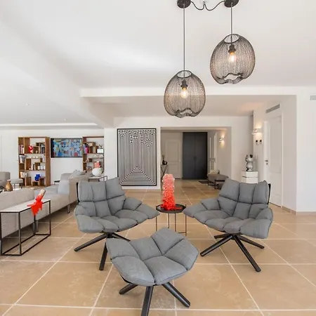 In Great Location - Saint-tropez ! *