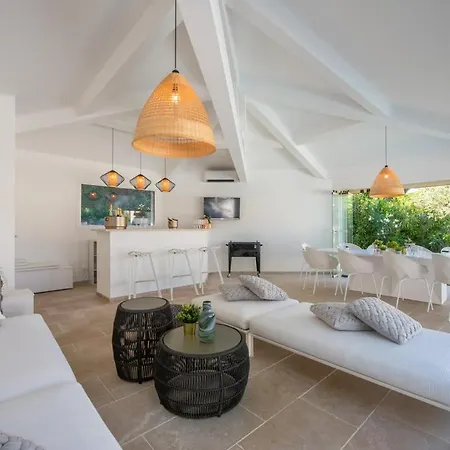 Villa In Great Location - Saint-tropez !