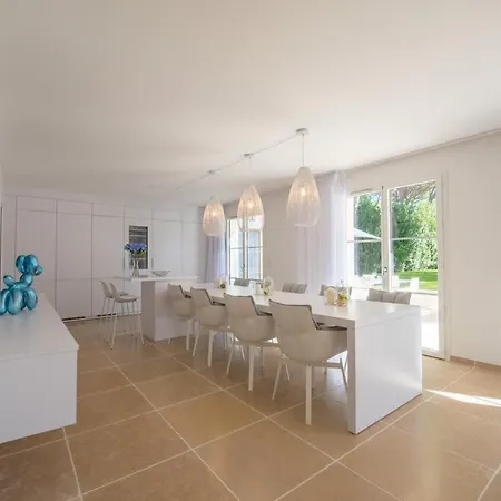 Villa In Great Location - Saint-tropez ! *